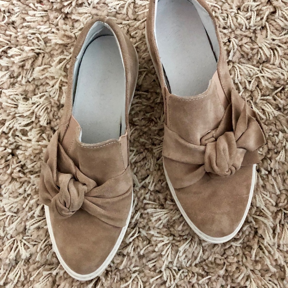 Tan Suede leather sneaker - Gabriella Size 8